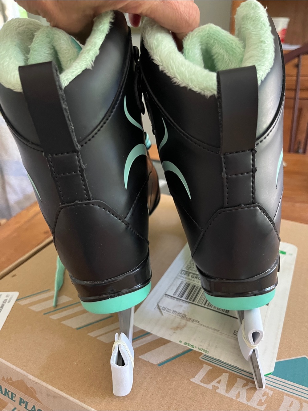 Women's Black and Mint Recreational Ice Skates - Picture 2 of 7